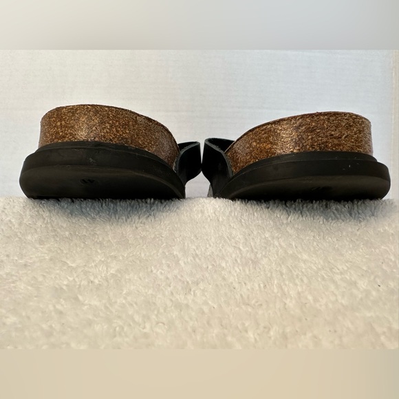 Bearpaw men’s sandal w/contour leather footbed, rubber sole, slightly cushioned. - Picture 8 of 13